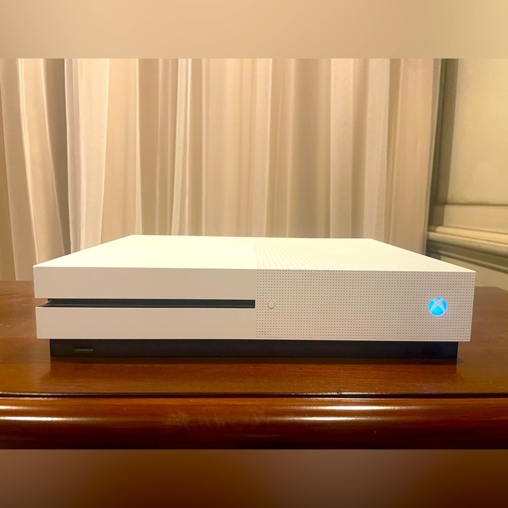 Xbox One S Console - 500GB - White  - Bundle